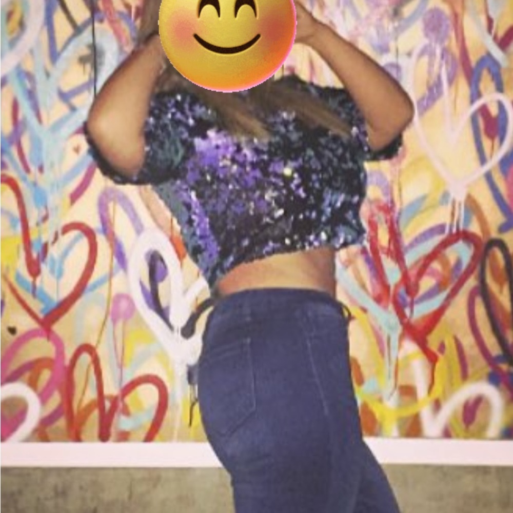 Quarter sleeve Sequence crop top with back zipper